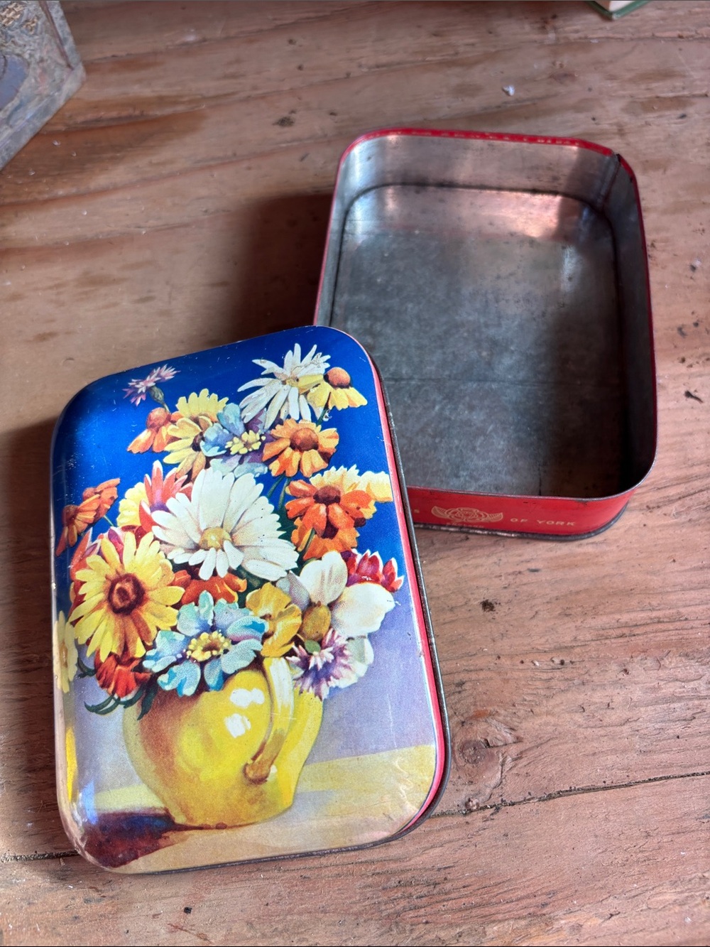 Vintage Floral Tin with Yellow Pitcher Bouquet - Picture 4 of 5